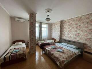 Гостевой дом Горный Воздух Ялта Четырехместный номер-1