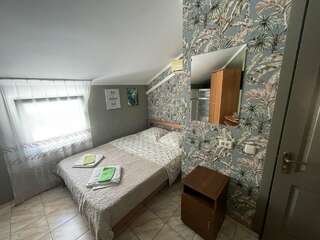 Гостевой дом Горный Воздух Ялта Двухместный номер с 1 кроватью или 2 отдельными кроватями-1